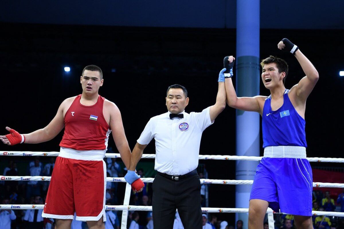 Қазақ боксшылары Азия чемпионатында өзбек қарсыластарын жеңіп, жартылай финалға шықты