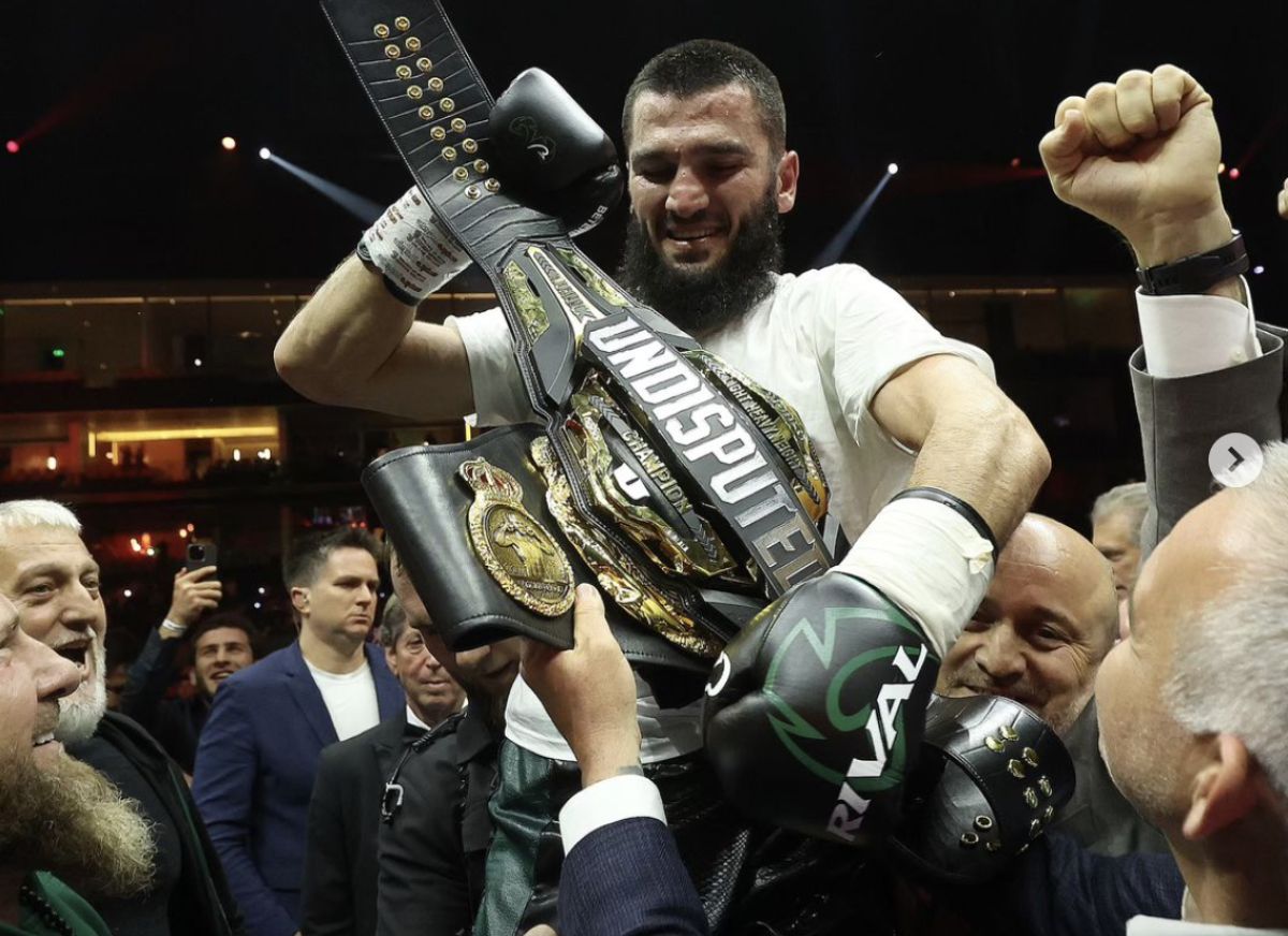 Артур Бетербиев Дмитрий Биволды жеңіп, әлемнің абсолютті чемпионы атанды