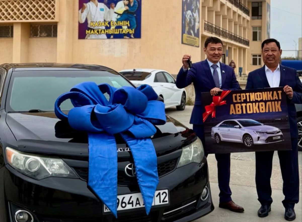 Маңғыстауда самбо бапкеріне демеушілер көлік мінгізді