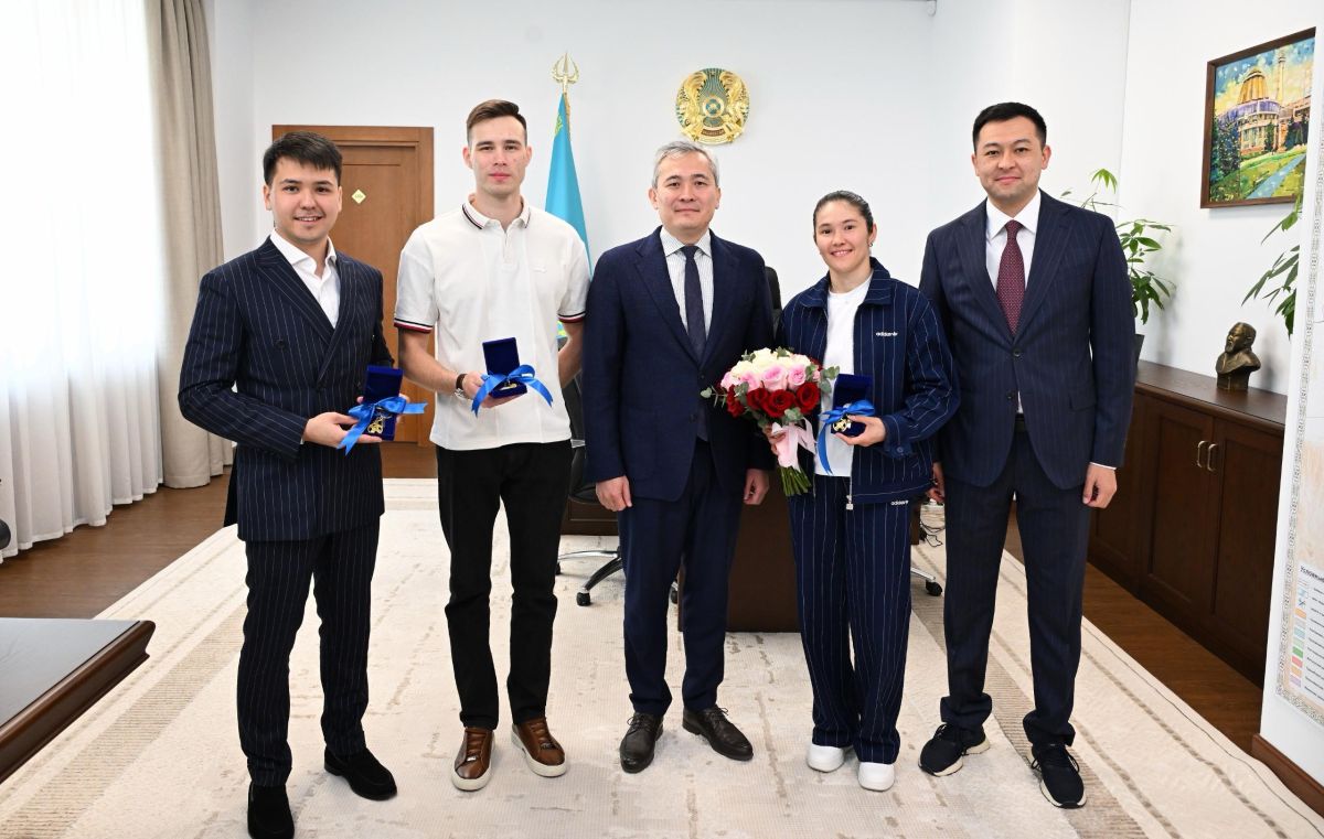 Алматыда Олимпиада жүлдегерлері жаңа пәтерлердің кілтін алды