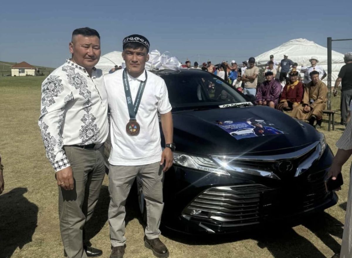Дзюдодан әлем чемпионатының жүлдесін алған Моңғолия қазағына жерлестері автокөлік мінгізді