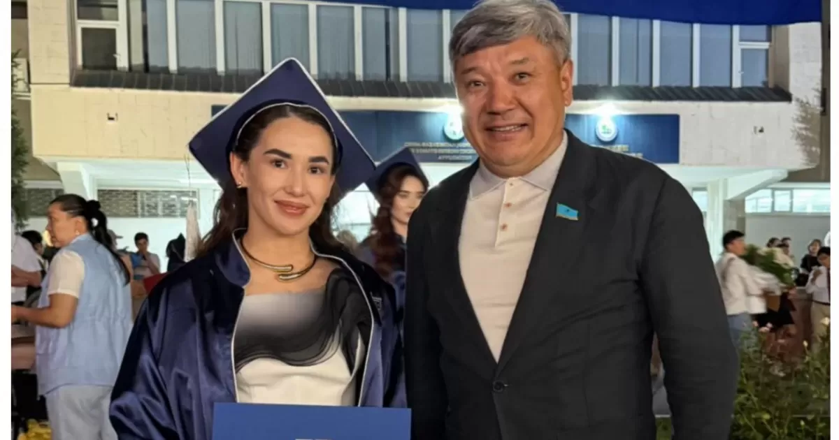 Абиба Әбужақынова университетті қызыл дипломмен бітірді