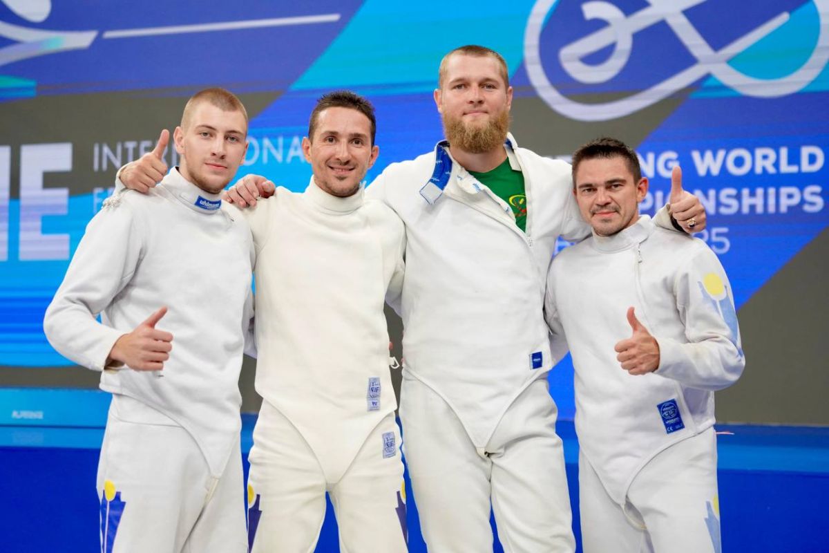 Тарихи жүлде: Қазақстан семсерлесушілері 9 дүркін Олимпиада чемпионын жеңді