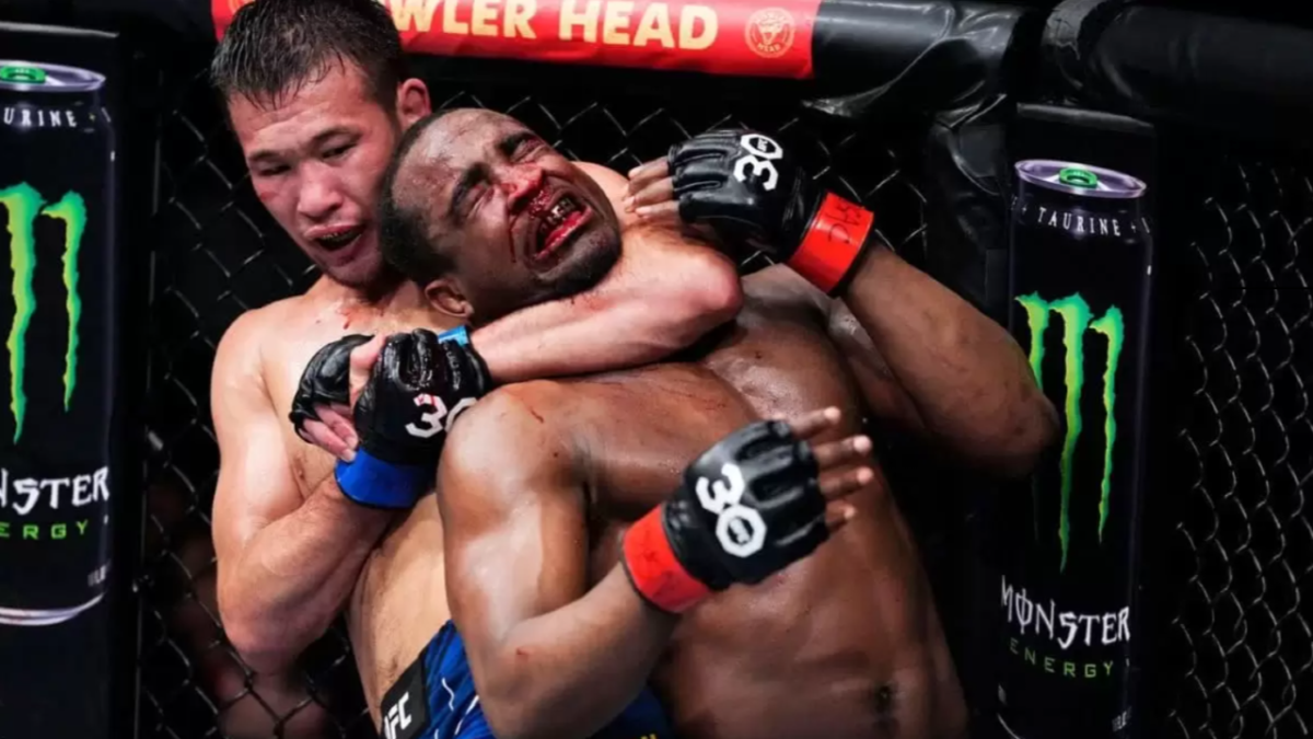 «Еш қиындықсыз жеңеді»: UFC аңызы Рахмонов пен Чимаев жекпе-жегі жайлы айтты