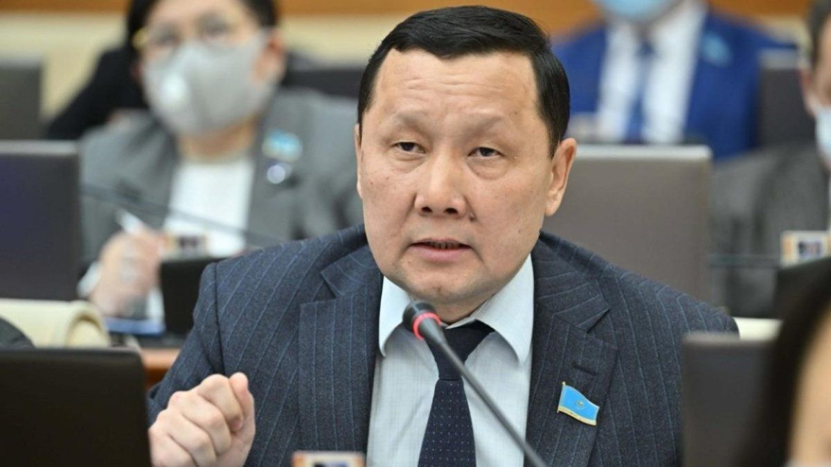 Депутат Абзал Құспан Қазақстандағы келісілген футбол матчтарын тергеуді талап етті