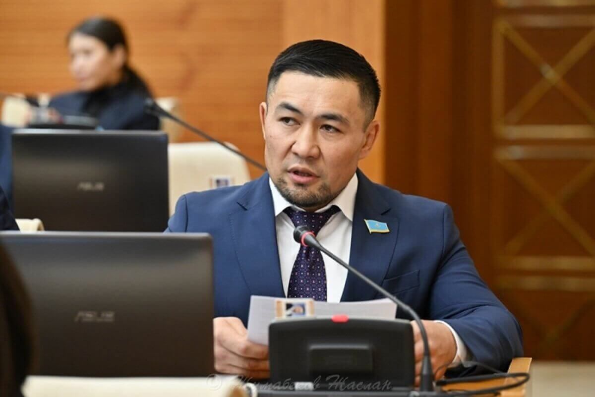 Спортшы-депутат Ардақ Назаров Мәжілісте көпшілікті таңқалдырды