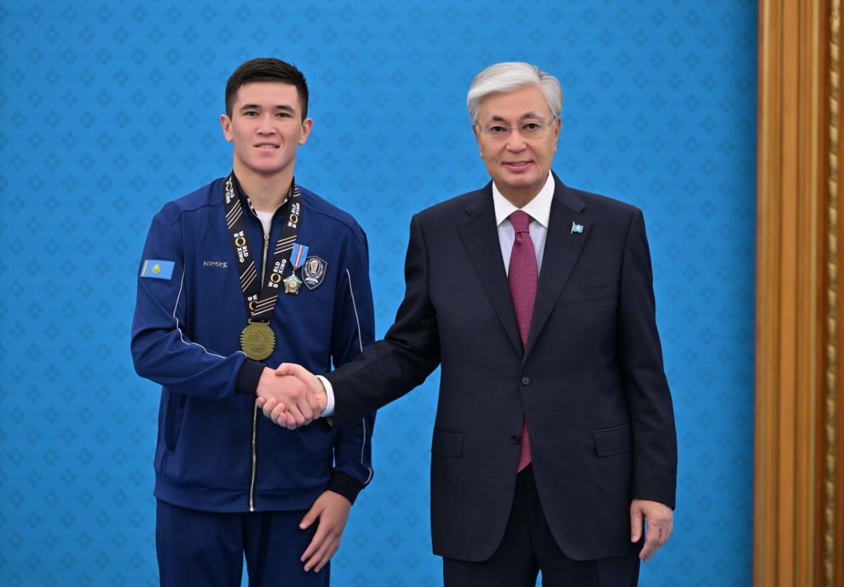 Тоқаев бапкерлер мен боксшыларды ​​​​​​​«Құрмет» орденімен марапаттады