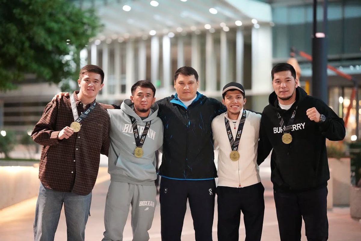 «Қанымыз бен терімізді қатар төгеміз». Әлем чемпиондары Руслан Берденовпен кездесті