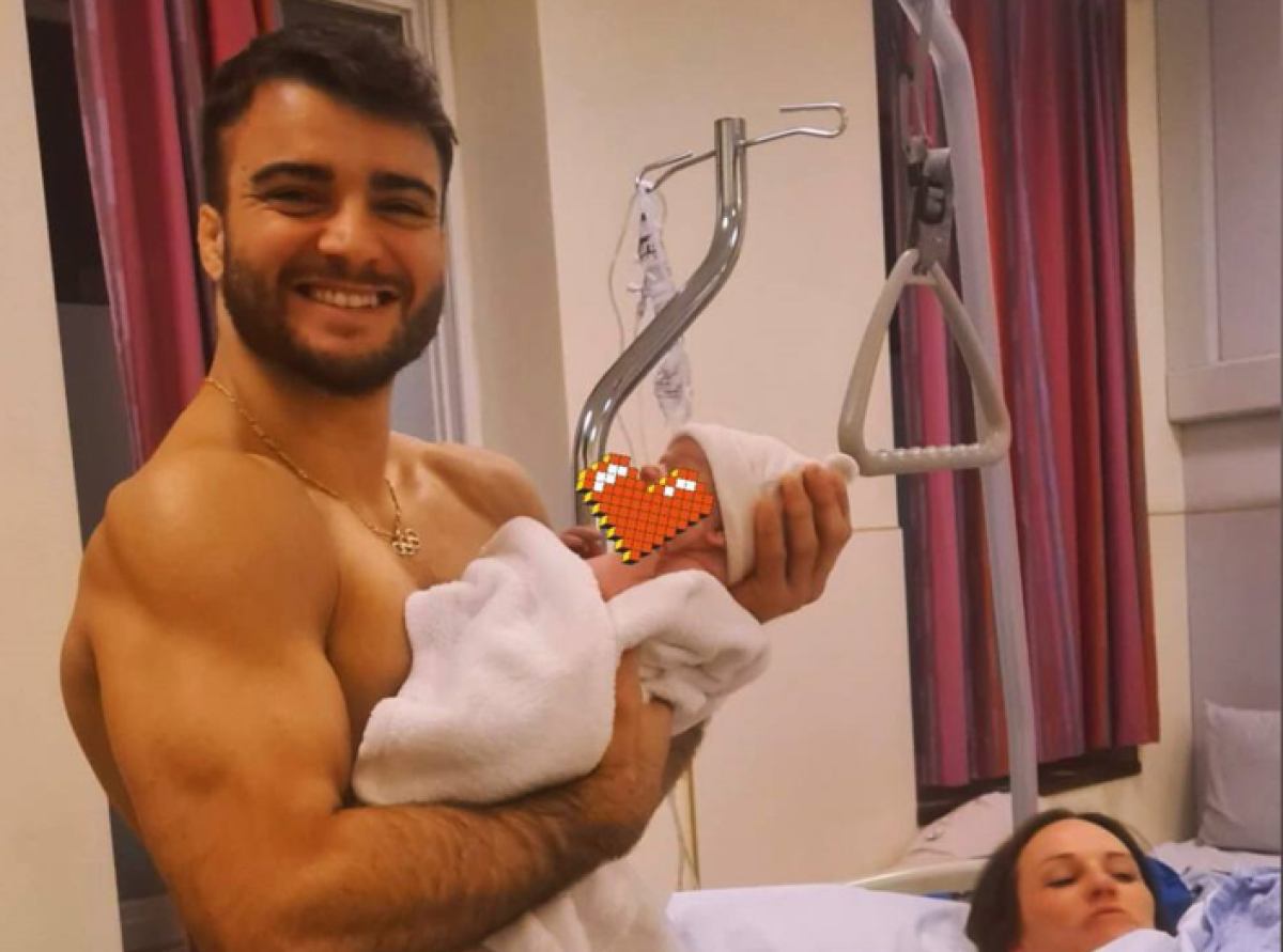 Сметовтің қарсыласы болған Олимпиада чемпионы әке атанды