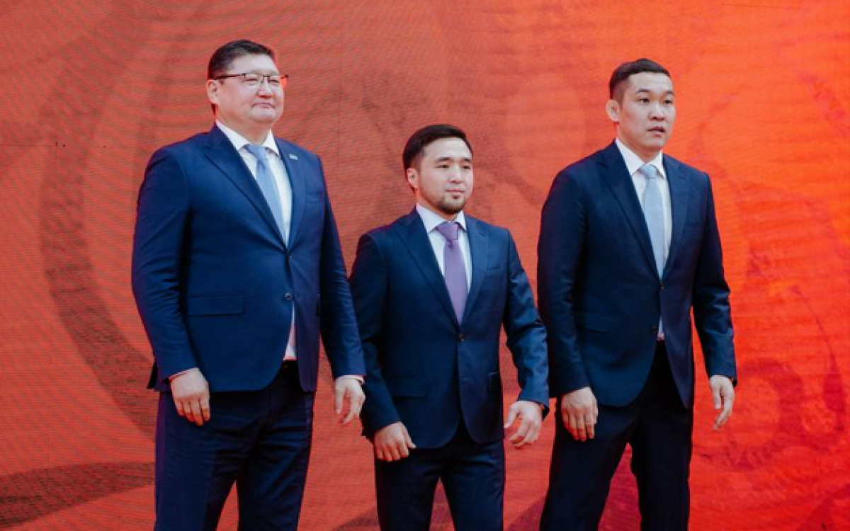 Елдос Сметовке Абай облысының әкімі айрықша құрмет көрсетті