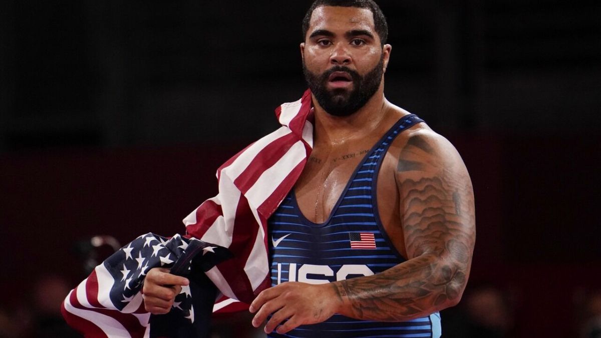 Олимпиада чемпионы атанған АҚШ балуаны аралас жекпе-жекке ауыспақ