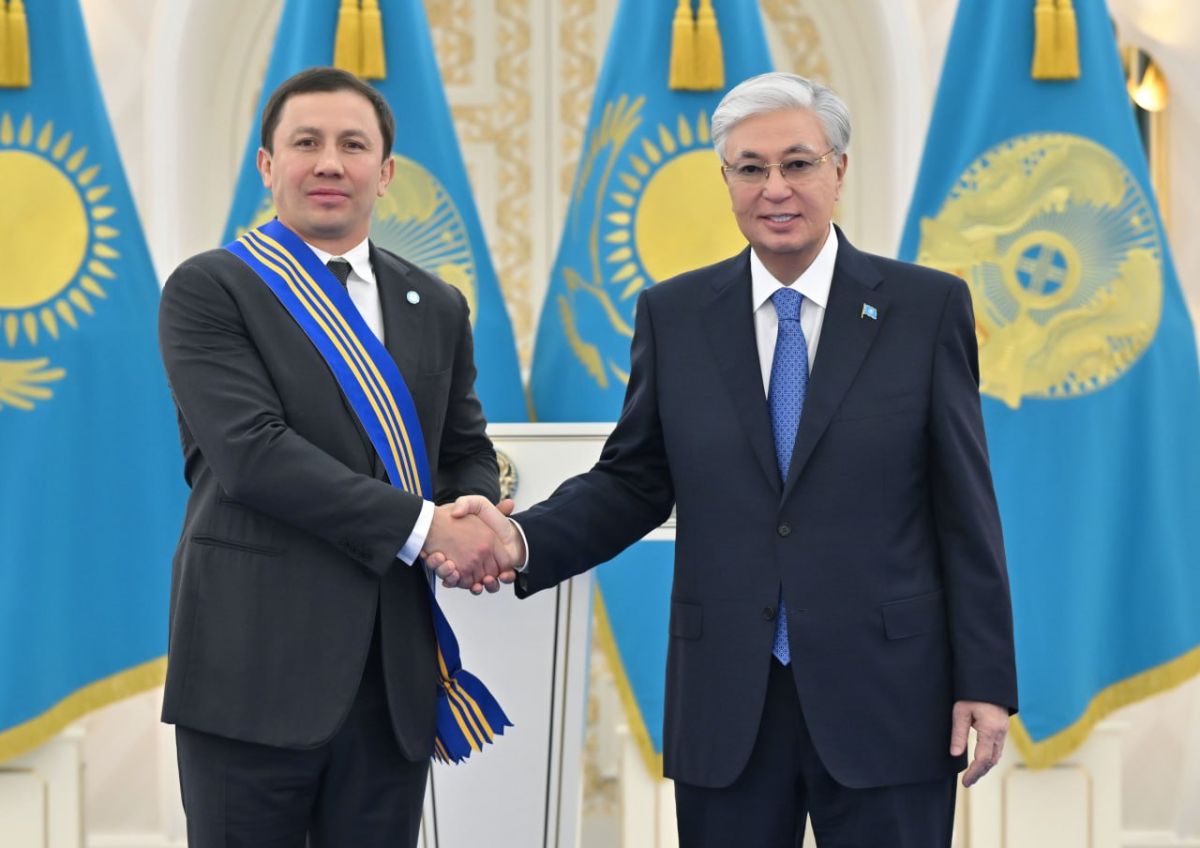 Тоқаев Геннадий Головкинке алғыс айтып, «Барыс» орденімен марапаттады