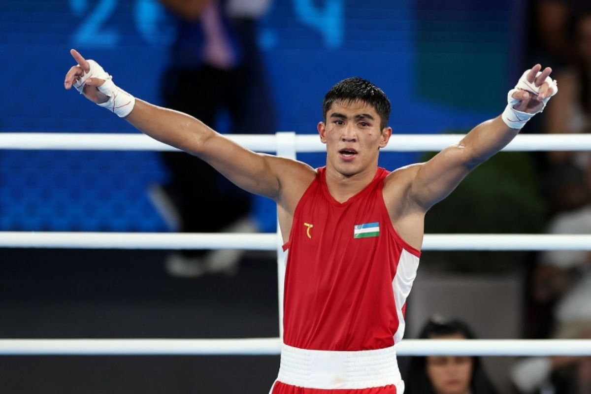 Фьюридің промоутері екі өзбек боксшысын қарамағына алды