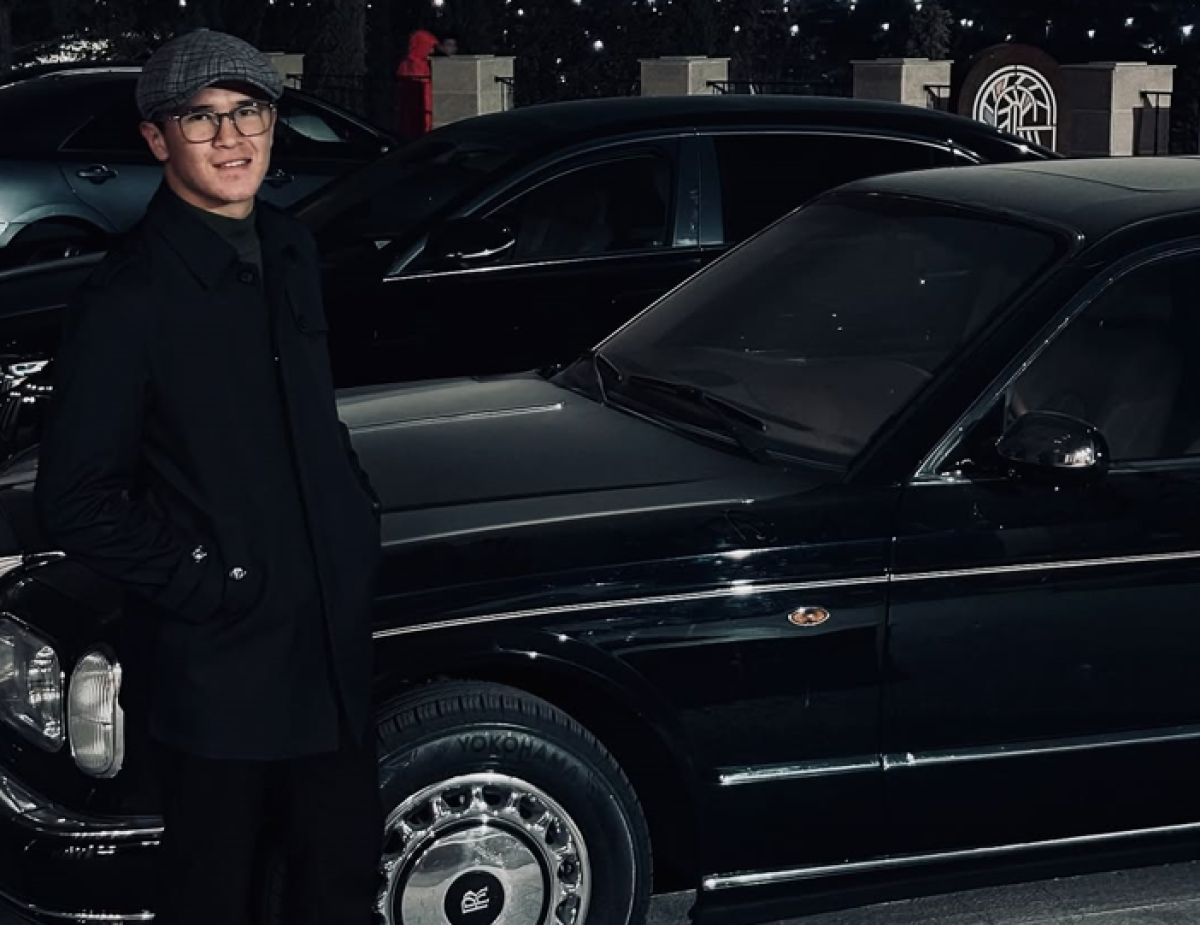 «Ерекше стиль»: Төрехан Сабырханның қымбат көліктегі суреті талқыға түсті