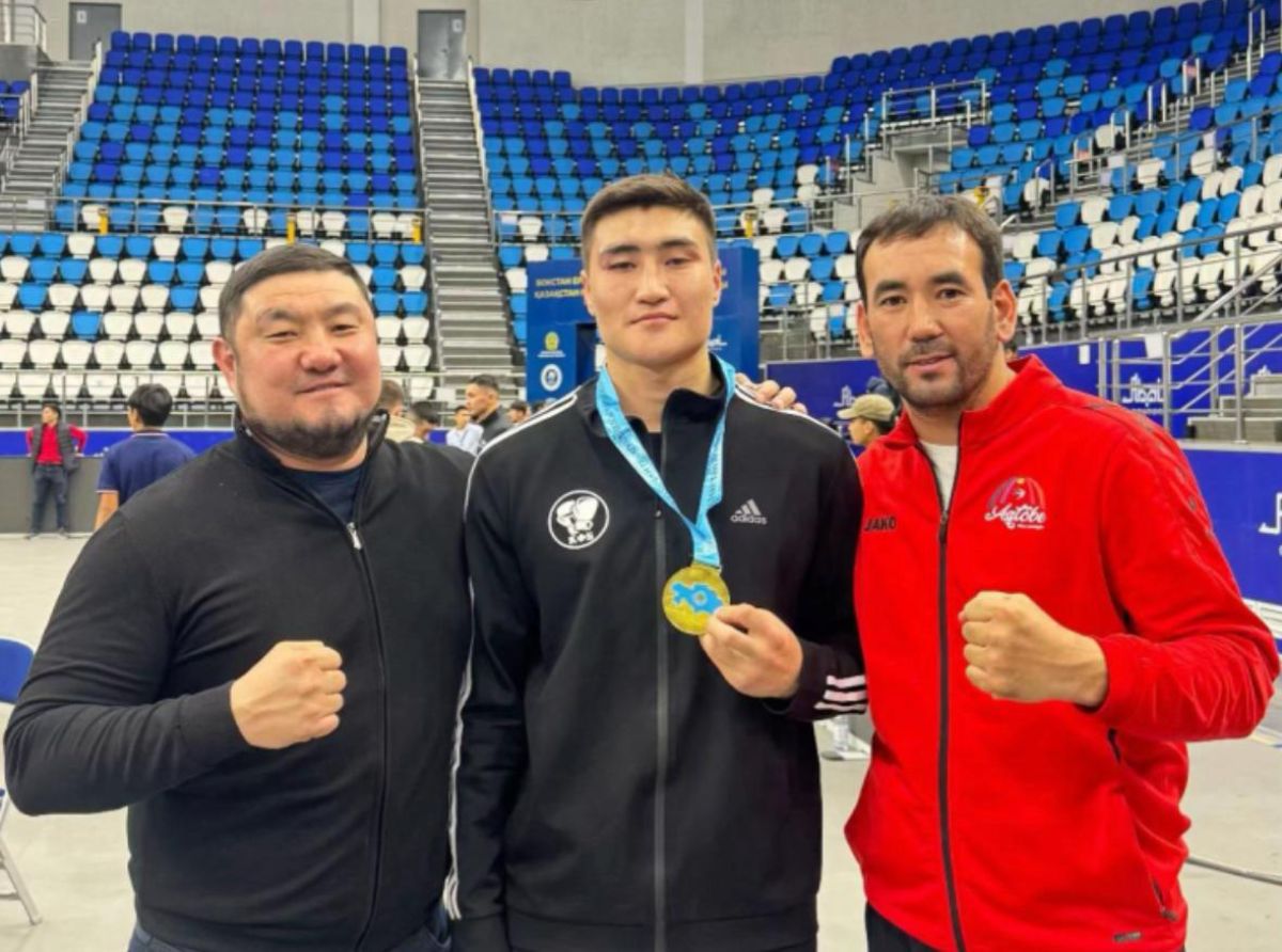 «Ашық аспан астында алғаш рет бокстасамыз»: құрама сапындағы ең жас бапкер шәкіртінің әлеуеті жайлы айтты