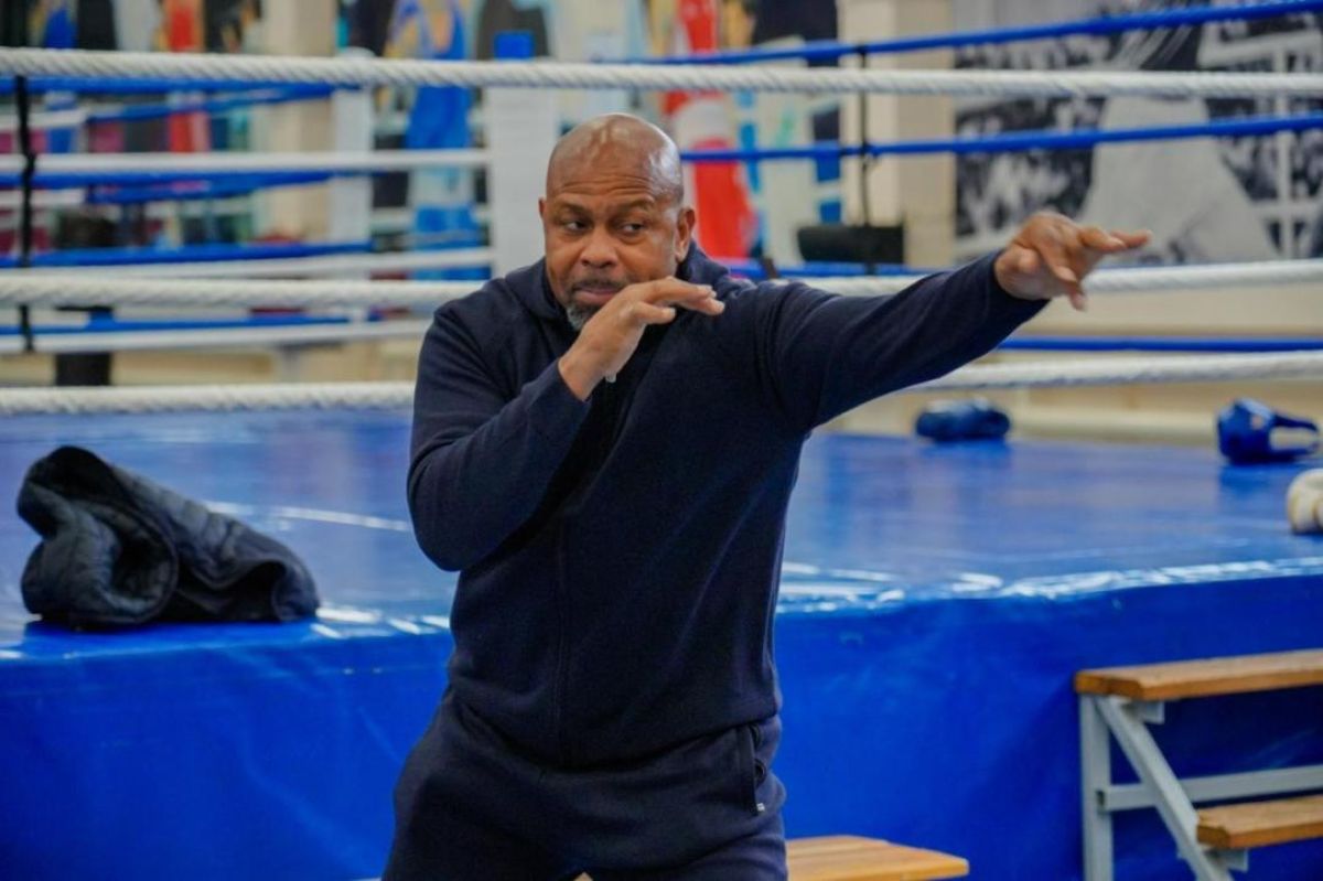 Астанада әйгілі бокс жұлдызы Рой Джонс шеберлік дәрісін өткізді