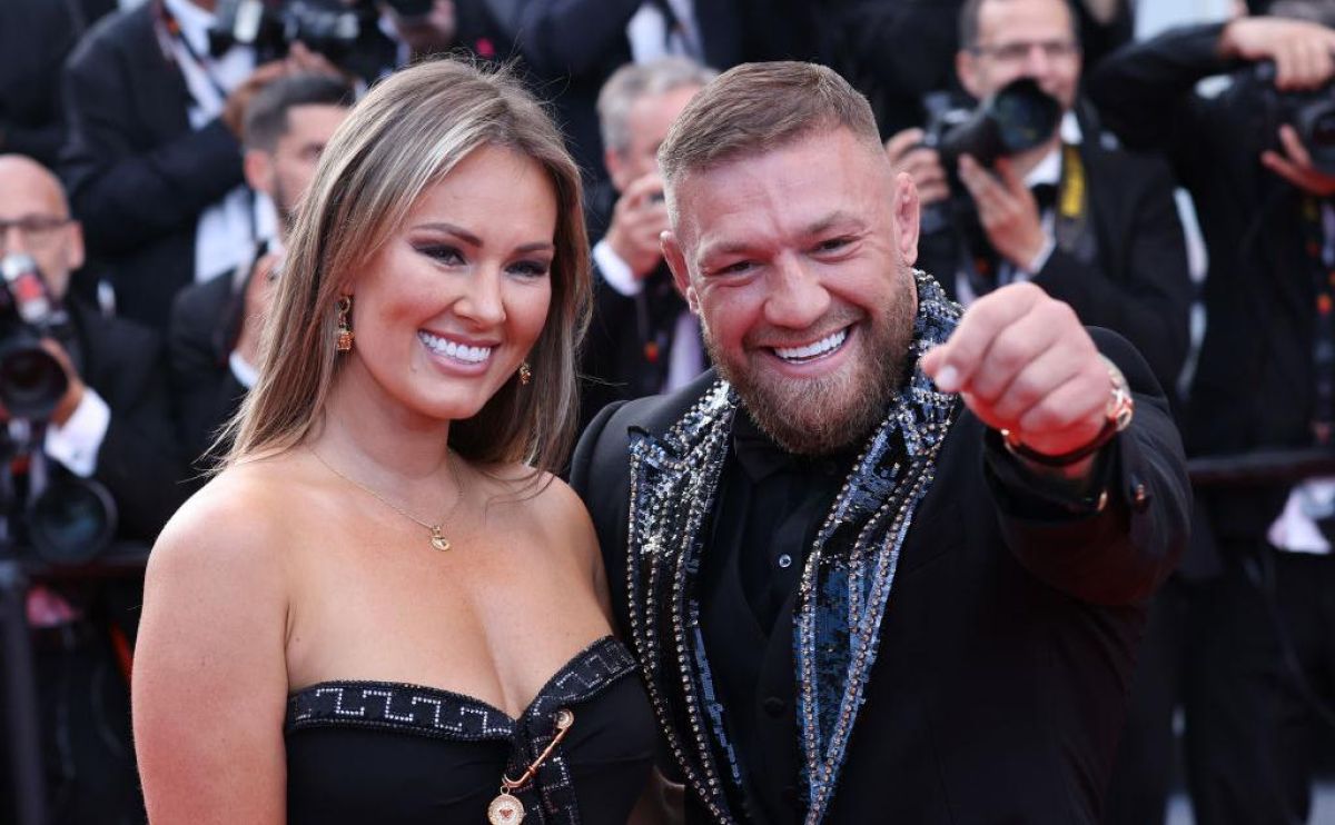 Конор Макгрегор Ватиканда төрт баласының анасымен некеге тұрмақ