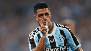 Уругвайлық ардагер футболшы Луис Суарес 19 минутта үш гол соғып, командасына жеңіс сыйлады