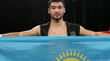 Қазақ боксшысы Сағадат Рахманқұл өзбек қарсыласынан жеңіліп қалды
