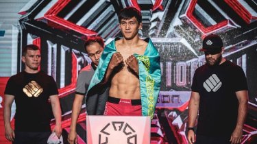 Қазақ файтері Азат Мақсұм Абу-Дабидегі UFC турнирінде төбелеседі