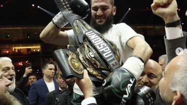 Артур Бетербиев Дмитрий Биволды жеңіп, әлемнің абсолютті чемпионы атанды