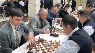 Даңқты боксшы Серік Сәпиев шахмат турнирінде сынға түсті