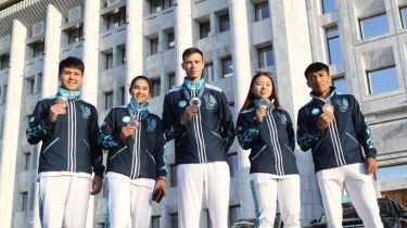 49 спортшы мен 63 жаттықтырушы мемлекеттен ақшалай сыйақы алды