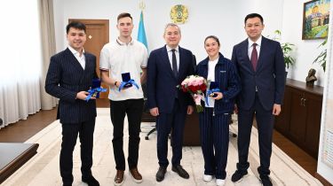 Алматыда Олимпиада жүлдегерлері жаңа пәтерлердің кілтін алды