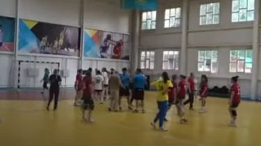 Қазақстан чемпионатында гандболшы қыздар төбелесті