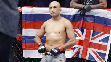 UFC-дің бұрынғы чемпионы қамауға алынды