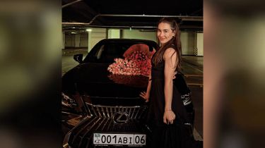 Абиба Әбужақынова автокөлігіне ерекше номер тақты