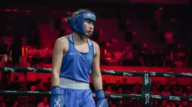 Қазақ боксшысы үш дүркін әлем және Олимпиада чемпионын жеңіп кетті