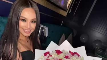 «Сен – менің мақтанышым!». Шерхан Қалмырзаға анасының қолдауы жанкүйерлерді тәнті етті