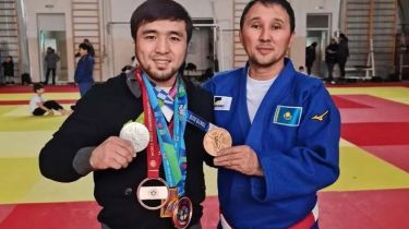 Сметов саясатқа араласа ма? Спортшының бапкері пікір білдірді