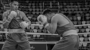 «Аяғым шалынса да, жүрегім соғулы»: боксшы Темірлан Мұқатаев жеңілісіне қатысты пікір білдірді