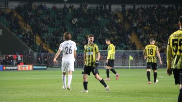 «Қайрат» 10 адаммен ойнаған «Пафосты» жеңе алмады