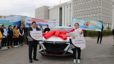 Қазақстанға тарихи алтын сыйлаған Шұғыла Өмірбекке темір тұлпар мінгізді