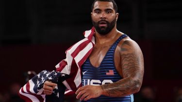 Олимпиада чемпионы атанған АҚШ балуаны аралас жекпе-жекке ауыспақ