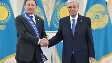 Тоқаев Геннадий Головкинке алғыс айтып, «Барыс» орденімен марапаттады