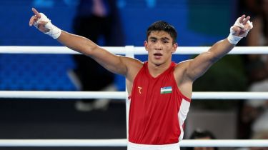 Фьюридің промоутері екі өзбек боксшысын қарамағына алды