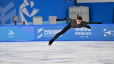 Қазақстанның үздік мәнерлеп сырғанаушысы жылдың қорытынды жарысында құлап қалды