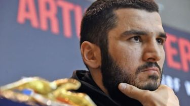 «Өзара бәсекелес болдық»: Артур Бетербиев қазақстандық боксшылардың өнерін жоғары бағалады