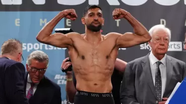 Жәнібек Әлімханұлын ауыр жағдай күтіп тұрғанын білемін - атақты боксшы Амир Хан