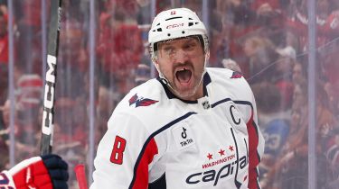 Александр Овечкиннің тұмсығын бұзып, тісін сындырды (ФОТО)