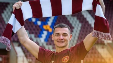 «Хартс» бапкері Ислам Чесноковтың алаңға қашан шығуы мүмкін екенін айтты