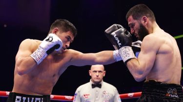 Биволдың бапкері Бетербиевпен үшінші жекпе-жек қашан өтетінін айтты