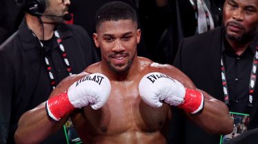 Энтони Джошуа қайғылы жол апатынан кейін жаттығуын қайта бастады