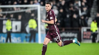 Пенальти және сенсациялық жеңіліс: Чесноковтың «Хартстағы» дебюті қалай өтті