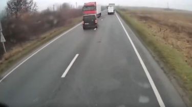 Жеті адам қаза тапқан: матчқа бара жатқан ПАОК жанкүйерлері жол апатына ұшырады