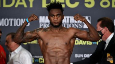 Орта салмақтағы түйткіл: Жәнібек Әлімханұлының басты қарсыласының жекпе-жегі де өтпей қалды